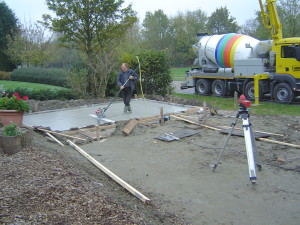 Storten van de dragende betonvloer 1111 (11)