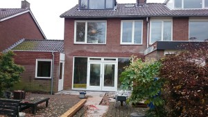 Nieuwe pui, nieuwe kozijnen verdieping en opgetrokken aanbouw garage Nieuwe pui, nieuwe kozijnen verdieping en opgetrokken aanbouw garage